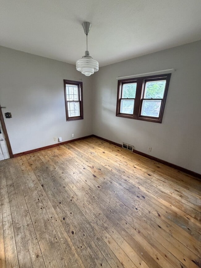 Building Photo - 1336 S 25th Ave