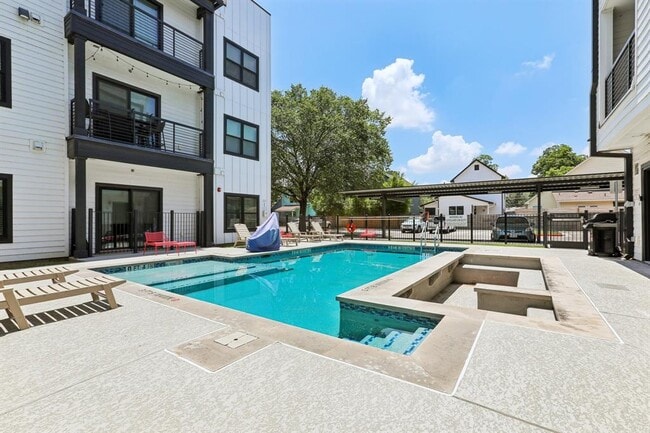 Building Photo - 3101 Govalle Ave