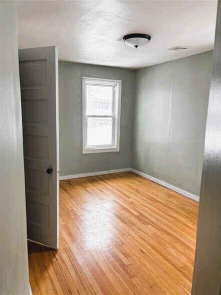 Building Photo - 14 Quincy St