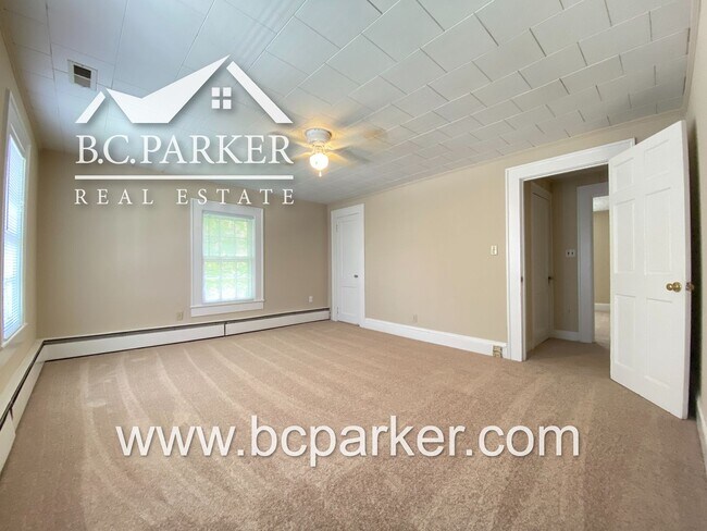 Building Photo - 2 Bedroom, 1 Bath - Apartment