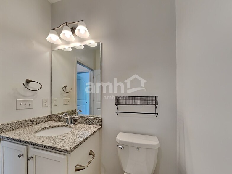 Building Photo - 104 Stagecoach Ln