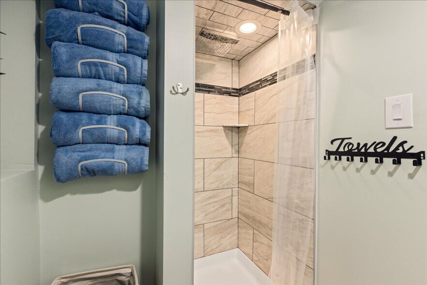 Building Photo - 27 S Oakland Ave