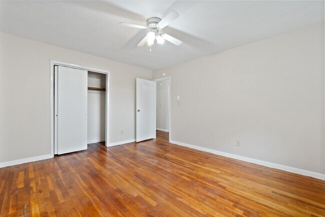 Building Photo - ADORABLE 2 BEDROOM APARTMENT FOR RENT in NORFOLK