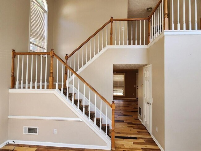 Building Photo - 335 Jon Jeff Dr NW