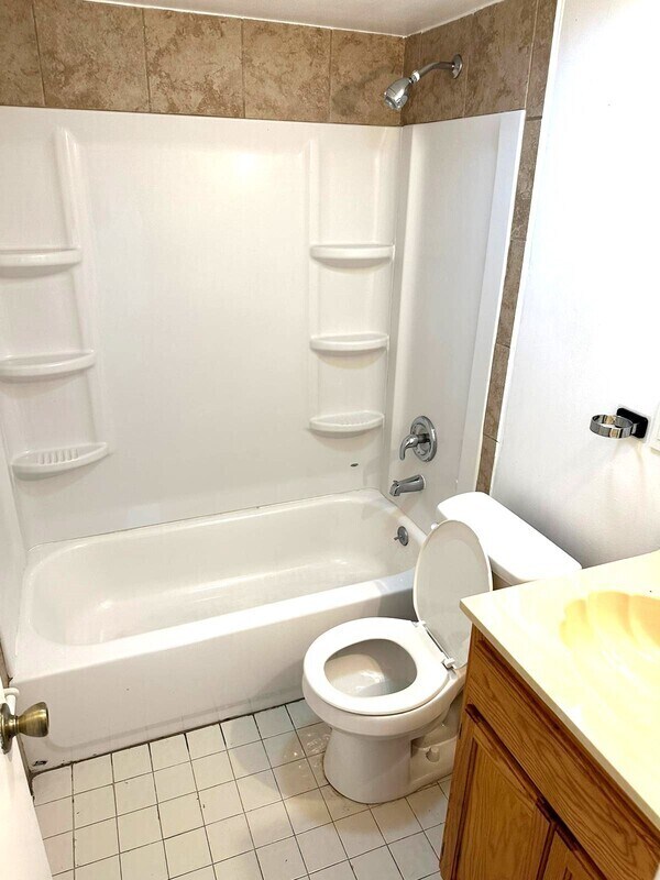 Building Photo - 6513 Dumont Ave