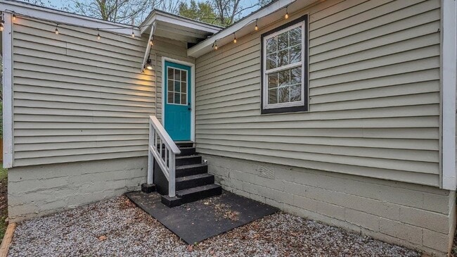 Building Photo - 206 Delaware Cir NW