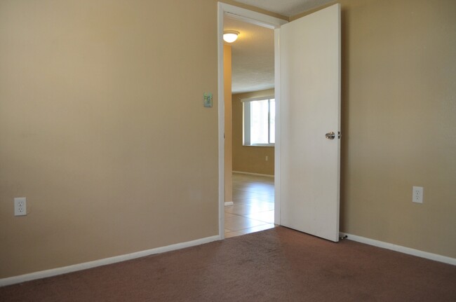 Building Photo - Beautiful fully remodeled home!