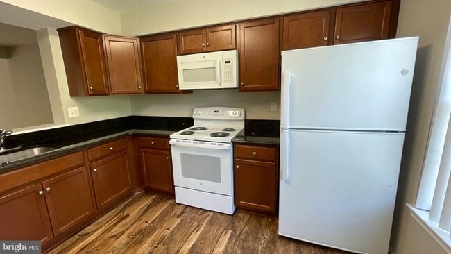 Building Photo - 10364 College Square