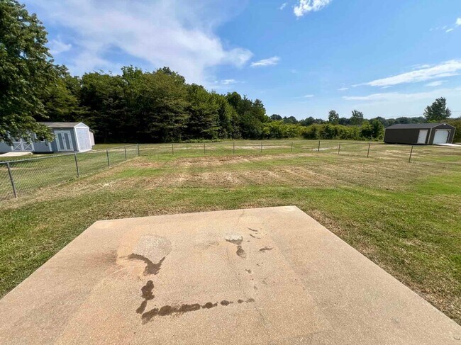 Building Photo - 3 Bed 2 Bath Brick Ranch *Fenced Backyard* in Christiana