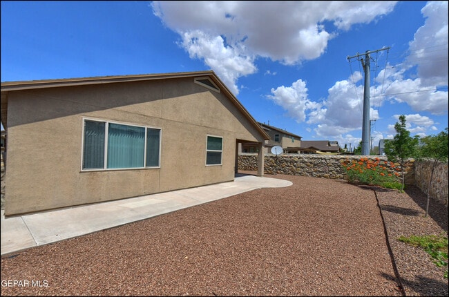 Building Photo - 6560 Westfield Dr