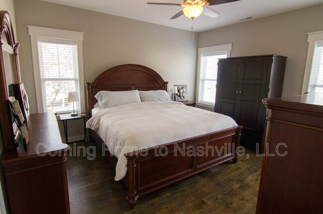 Building Photo - 910 11th Ave N