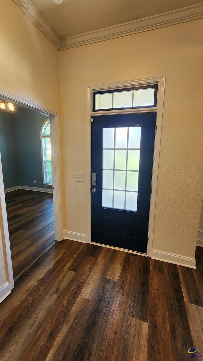 Building Photo - 502 Woods Edge Way
