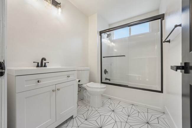 Building Photo - 5916 Walnut Ave