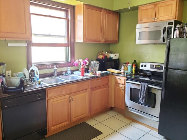 Kitchen - 1036 13th Ave SE