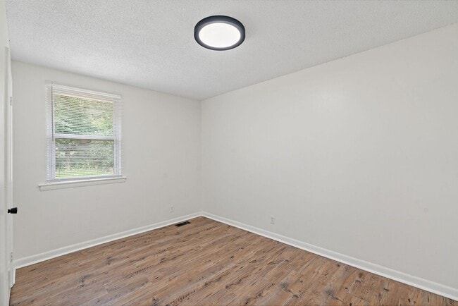 Building Photo - 1541 Cherry Tree Dr