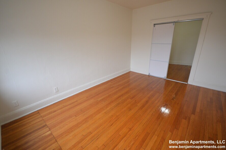 Building Photo - 127 Sutherland Rd