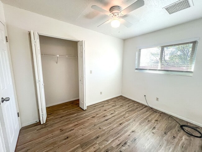 Building Photo - CLARKDALE: SINGLE-LEVEL END APARTMENT IN A...