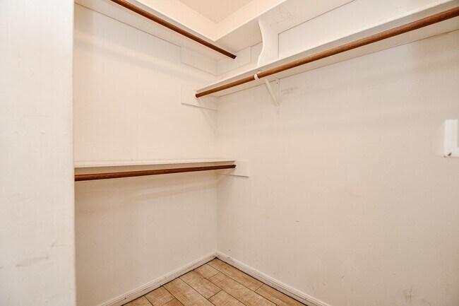 Building Photo - 2803 Green Fields Dr