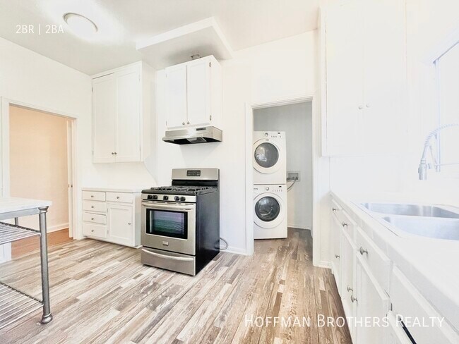 Building Photo - 1306 1/2 S Cloverdale Ave-