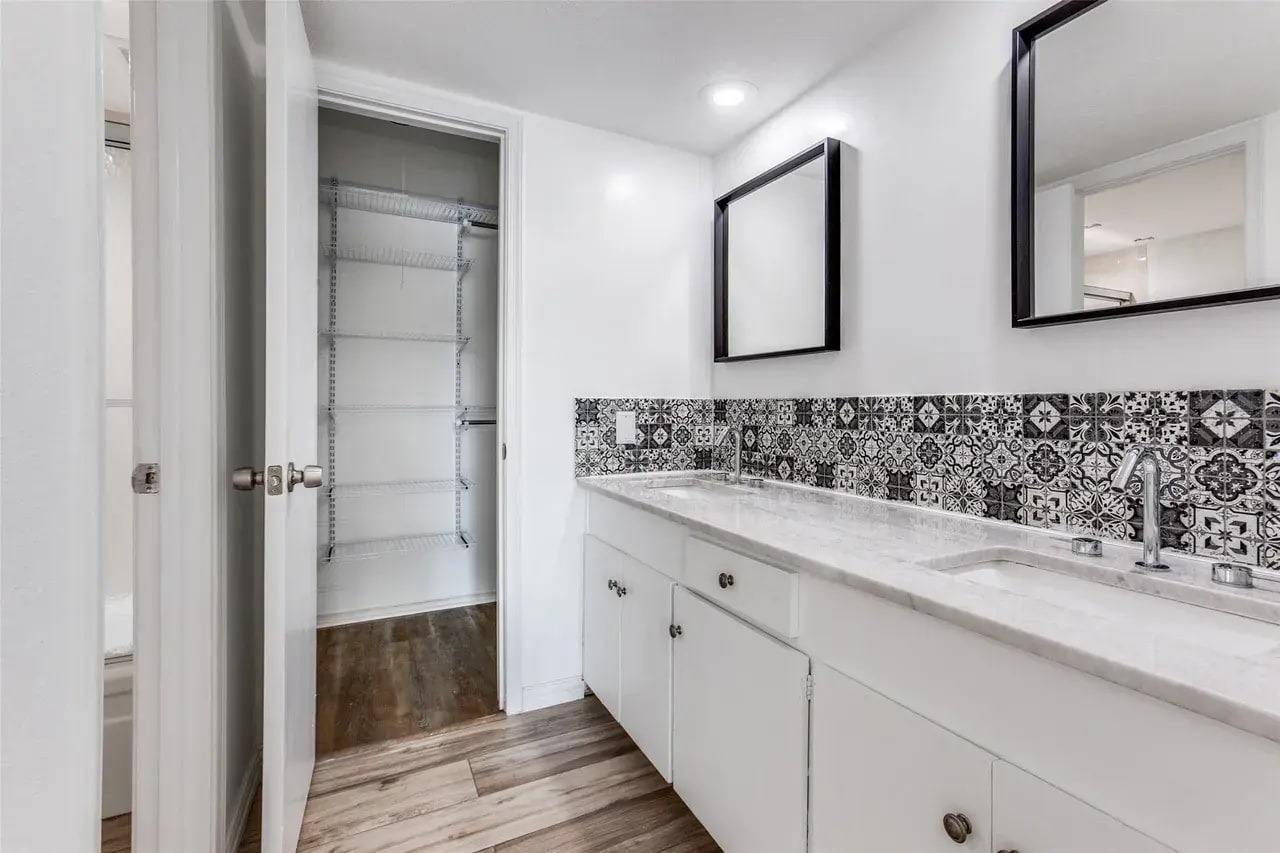 Building Photo - 5881 Preston View Blvd