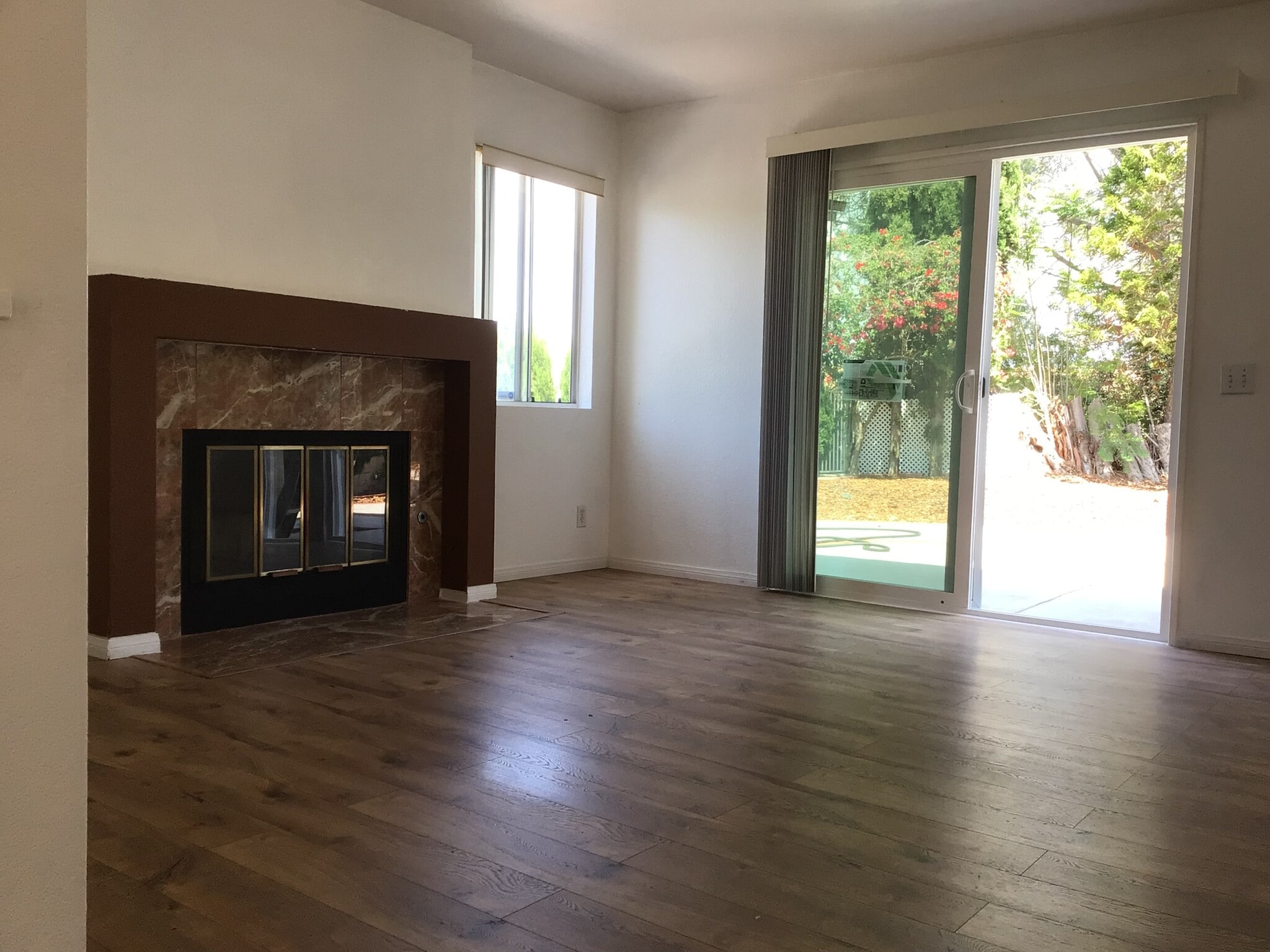 Building Photo - 10864 Avenida de los Lobos