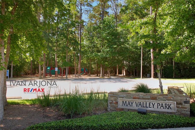 Building Photo - 138 E Spindle Tree Cir