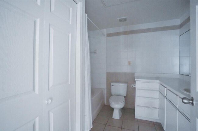 Building Photo - 1330 Old Spanish Trl