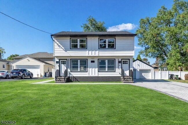 Building Photo - 715 Evans St