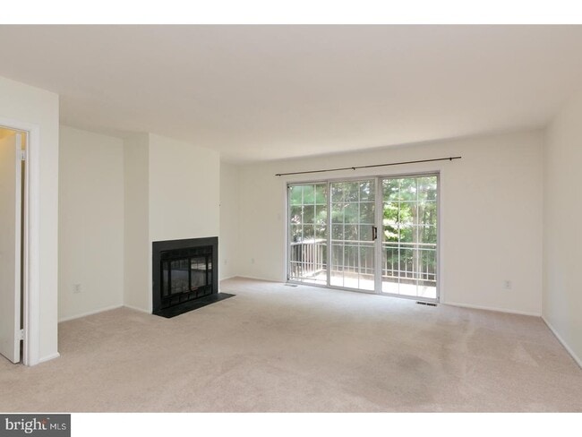 Building Photo - 122 Camber Ln