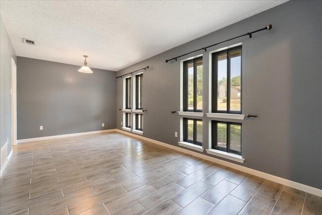 Building Photo - 7221 Scenic Brook Dr