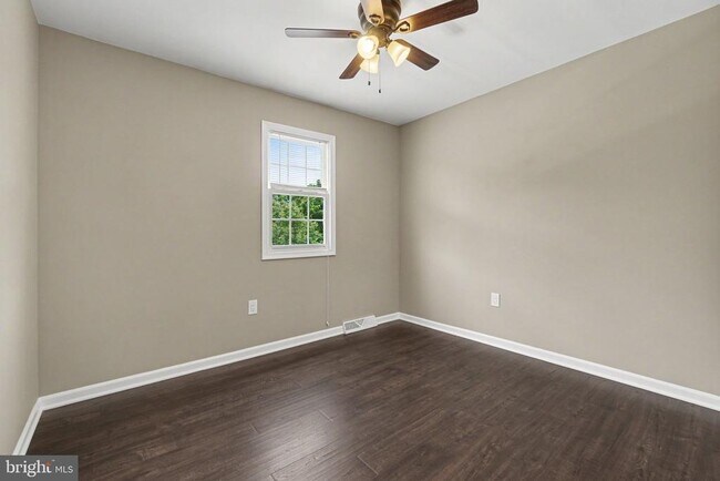 Building Photo - 335 Cindy Dr