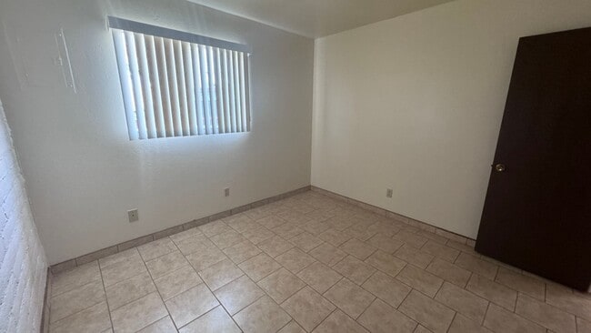 Building Photo - 2802 E Idaho Ave