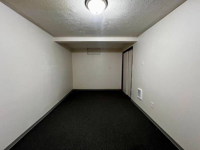 Building Photo - 803 S 14th Ave