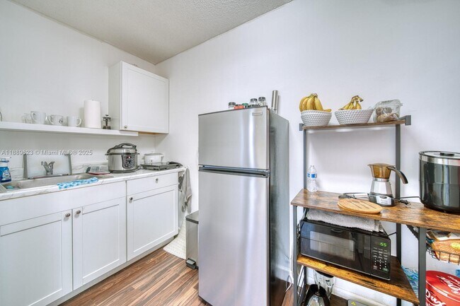 Building Photo - 10000 SW 147th Ct