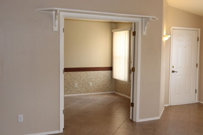 Building Photo - 4943 W Rosebay Dr