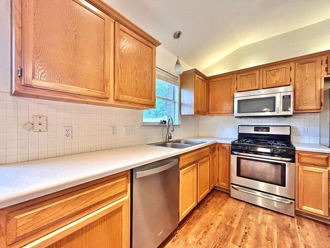 Building Photo - Charming 3/BR 2/BA Home with Covered Deck ...