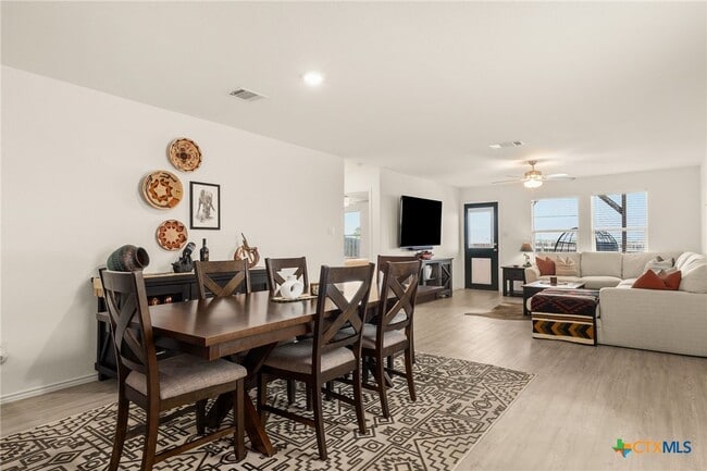 Building Photo - 9129 Navarro Vis
