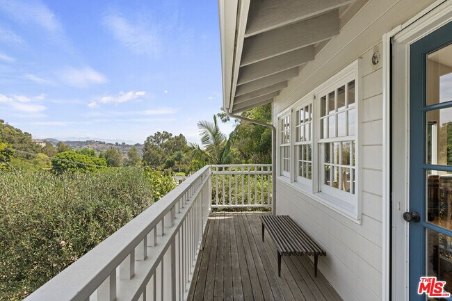 Building Photo - 8534 Walnut Dr
