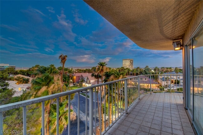 Building Photo - 3111 Bel Air Dr