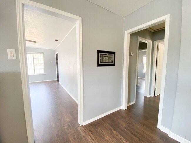 Building Photo - UNIVERSITY PARK