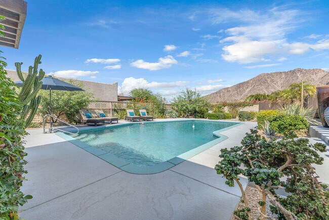 Building Photo - 53945 Eisenhower Dr