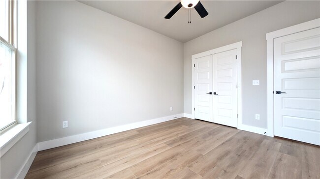Building Photo - 308 White Oak St