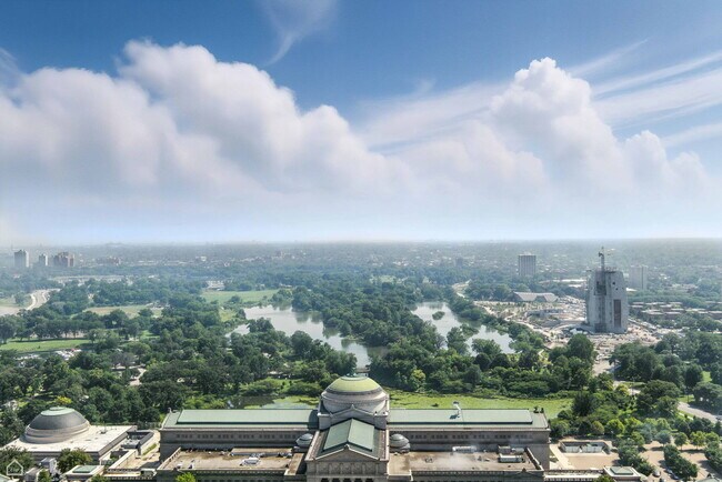 Building Photo - 1700 E 56th St