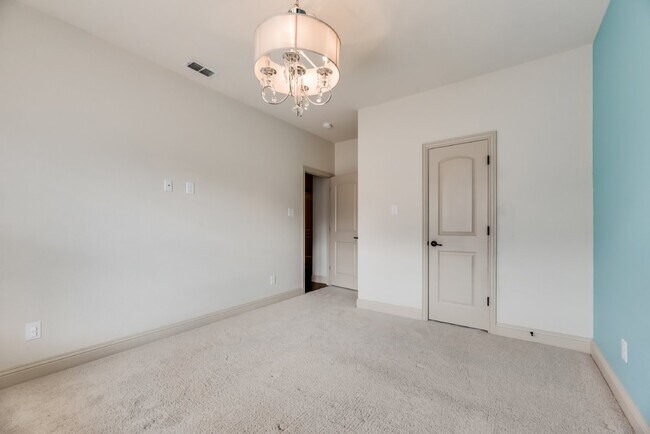 Building Photo - Modern 3 Bed Townhouse with Granite Countertops and Hardwood Floors in Keller, TX