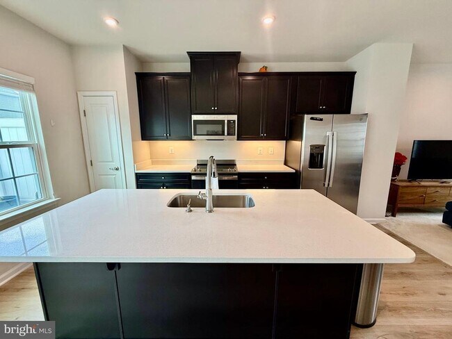 Building Photo - 70 Caswell Dr