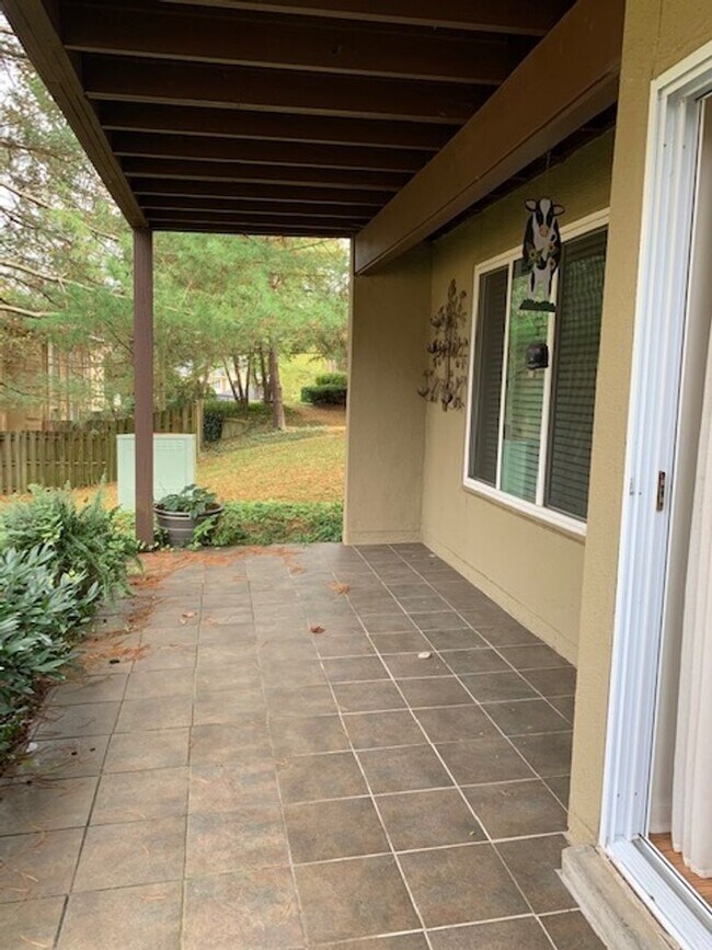 Building Photo - Charming Move-In Ready 1BR/1BA Condo in West Nashville – Lion’s Head Community