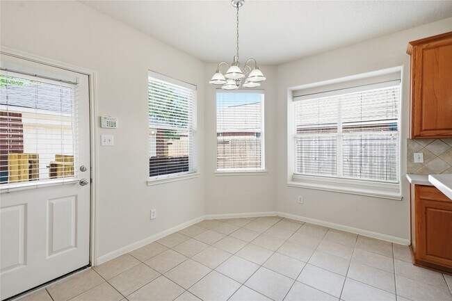 Building Photo - 6165 Darlington Ct