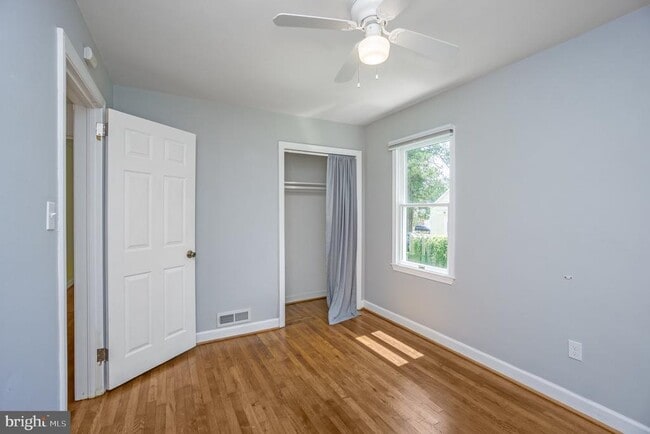 Building Photo - 2962 Strathmeade St