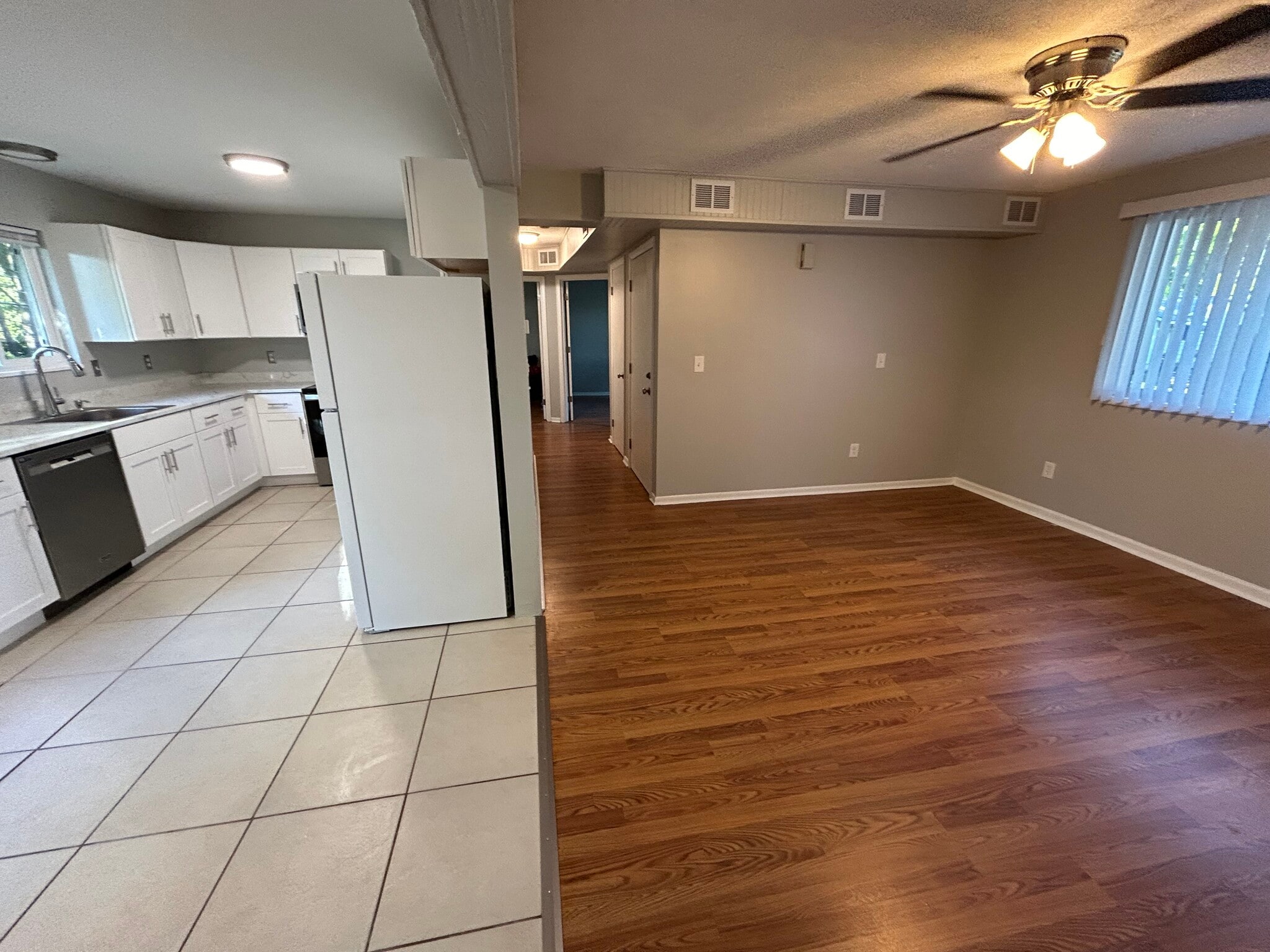 Building Photo - 217 Glenmoor St