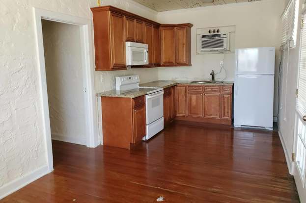 Building Photo - 301 Central Dr